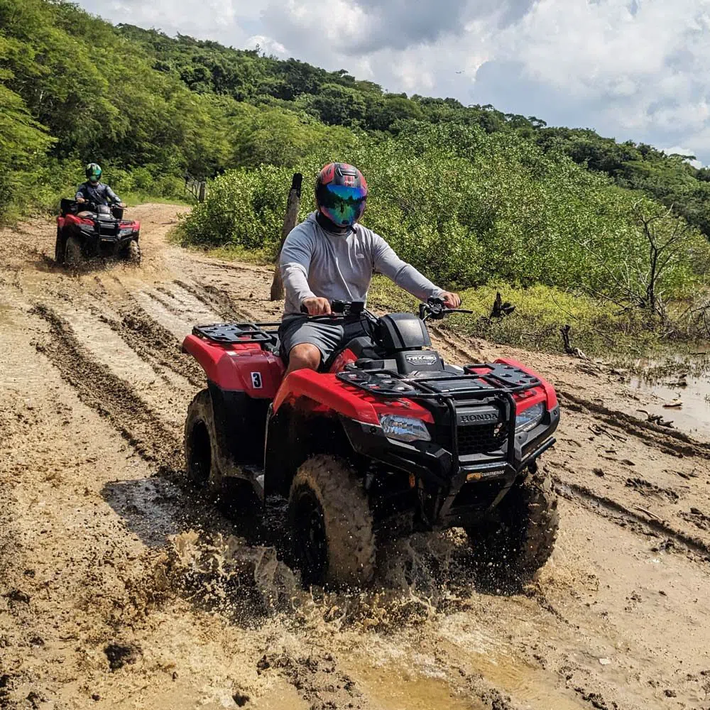 Tierra Bomba ATV Tour door Juan Ballena, Cartagena
